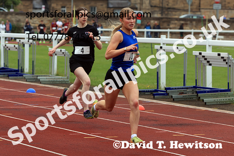Girls 300 metres, 2025 Northumberland Schools Track and Fields, Wentworth, Hexham. Photo: David T. Hewitson/Sports for All Pics